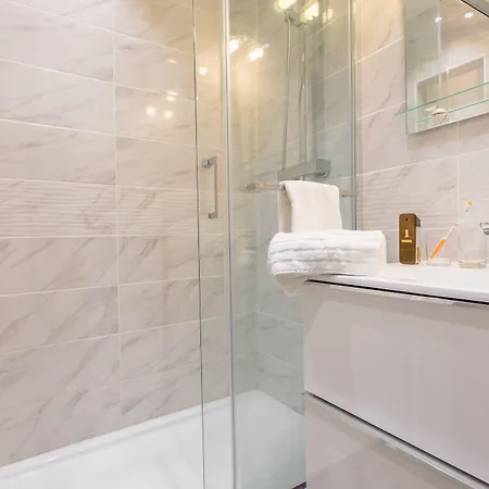 Madame - Olympic מלון