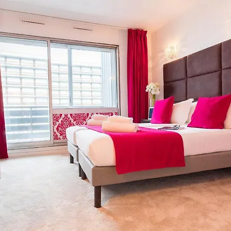 Madame - Olympic Hotel