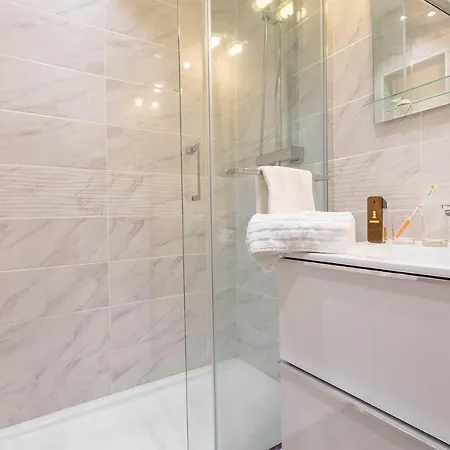 Madame - Olympic Szálloda 2*