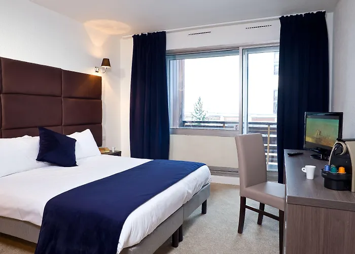 Madame - Olympic Hotel