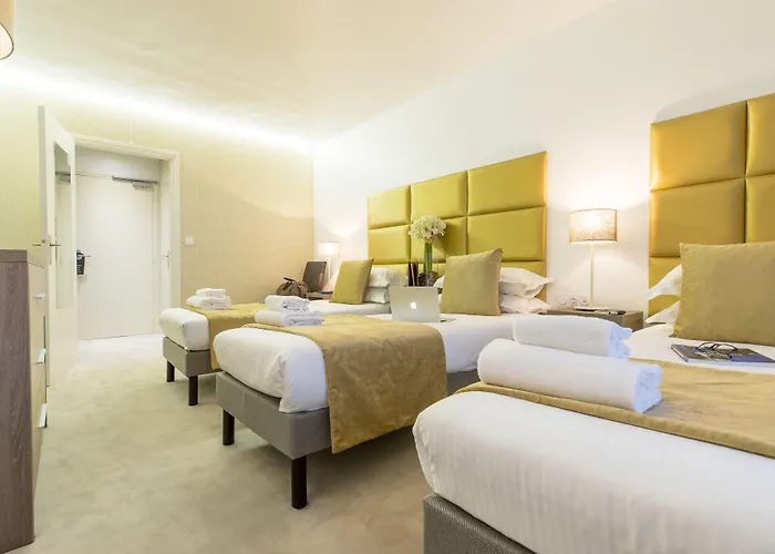 Madame - Olympic Hotel