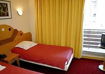 Madame - Olympic Hotel