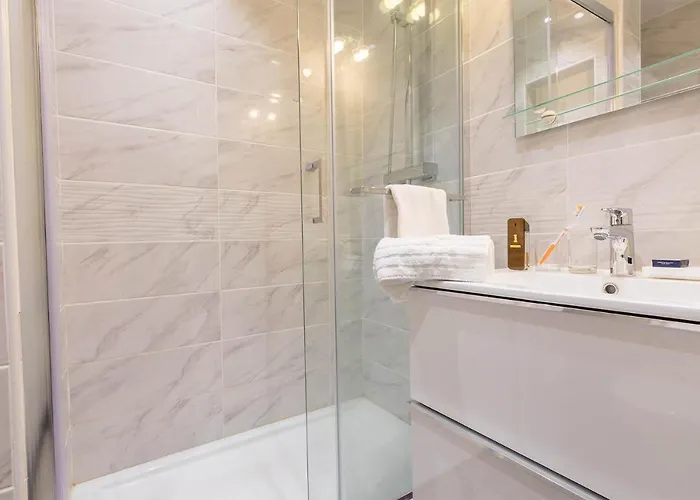 Madame - Olympic Hotel 2*