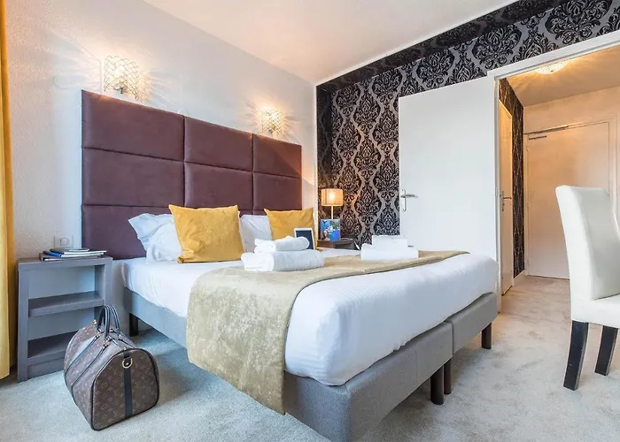 Madame - Olympic Hotel