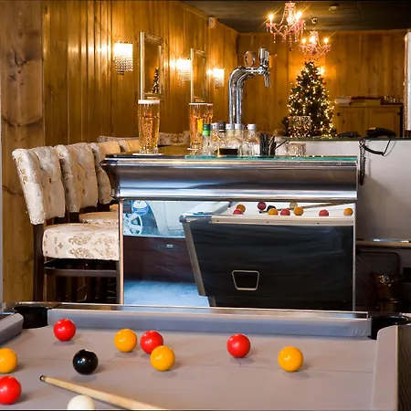 酒店 节日夫人 - 库尔舍瓦勒奥林匹克酒店 2*