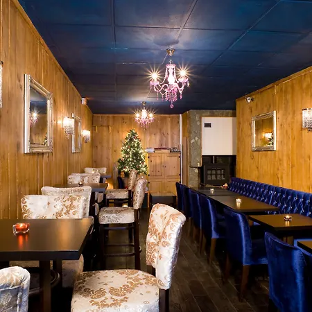 酒店 节日夫人 - 库尔舍瓦勒奥林匹克酒店 2*