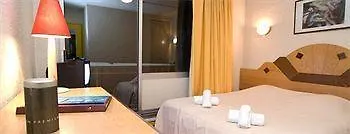 酒店 节日夫人 - 库尔舍瓦勒奥林匹克酒店 2*