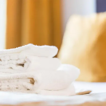 节日夫人 - 库尔舍瓦勒奥林匹克酒店 2*